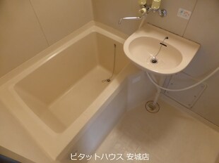 エブリワン西棟の物件内観写真